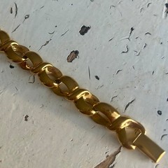 Napier Gold Tone Interlocking Loop Link Bracelet 8 Inch Fold Over Clasp Signed