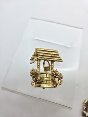Vintage Wishing Well Brooch Movable Gold Tone 1.75″