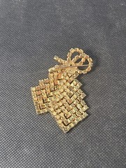 Vintage Signed Kramer New York 2.5″ Pink Blue Rhinestone Brooch See Description