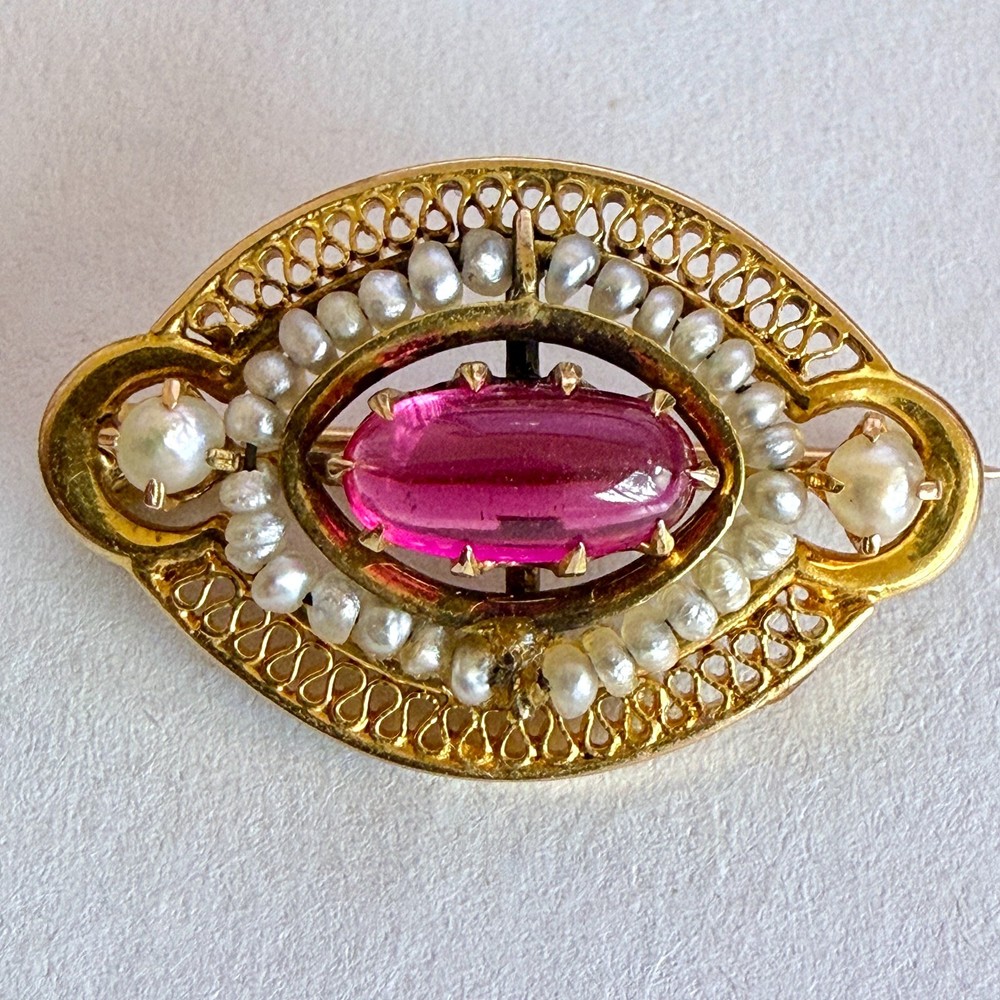 Antique 10K yellow gold red stone & seed pearl brooch pin 2.0 grams