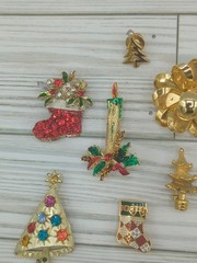 Vintage Christmas Pins Brooches Trees MCM Needs Repair