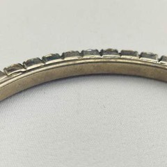 1950s Vintage Bangle Bracelet with a Single Row of Clear Rhinestones – 1950s