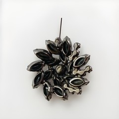 MCM Juliana D&E/ DeLizza Elster Black Crystal Pinwheel Brooch, 1-7/8″W