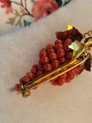 ANTIQUE VICTORIAN CORAL GRAPE BUNCH BROOCH-GILDED 800-FRUIT