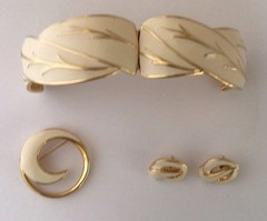 Vintage Monet 1980s Ivory Enamel Gold Vine Bracelet Earring Brooch Set 3pc