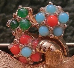 RARE VINTAGE Signed JOMAZ Gold Tone “Lazy Rabbit” Brooch MINT CONDITION