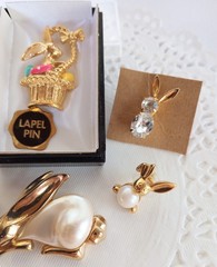 🐰 Lot #1 Vintage Now Bunny Rabbit Pin Brooch Earrings Marvella Avon Rhinestone