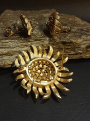1955-1969 CROWN TAFARI ALFRED PHILIPPE Flower Pin Brooch Clip Earrings Set Vgt