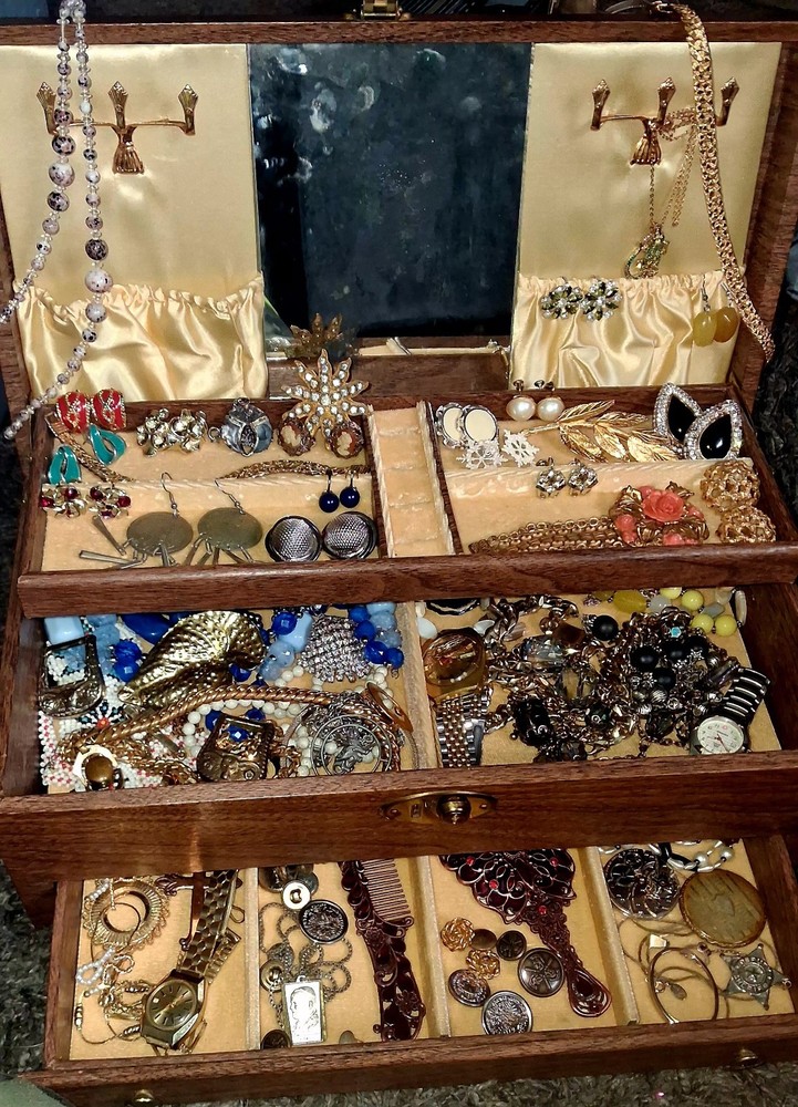 Vintage Costume Jewelry Lot Trifari Lisner& More Box Included 🔥🔥