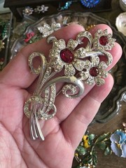 Vintage silvertone pot metal rhinestone large floral brooch