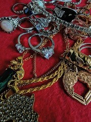 44-Piece Estate Jewelry Collection – Mixed Fashion Jewelry – Rings, Necklaces