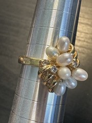 Seta Gold tone cultured freshwater white pearl cluster clear accents ring sz 9