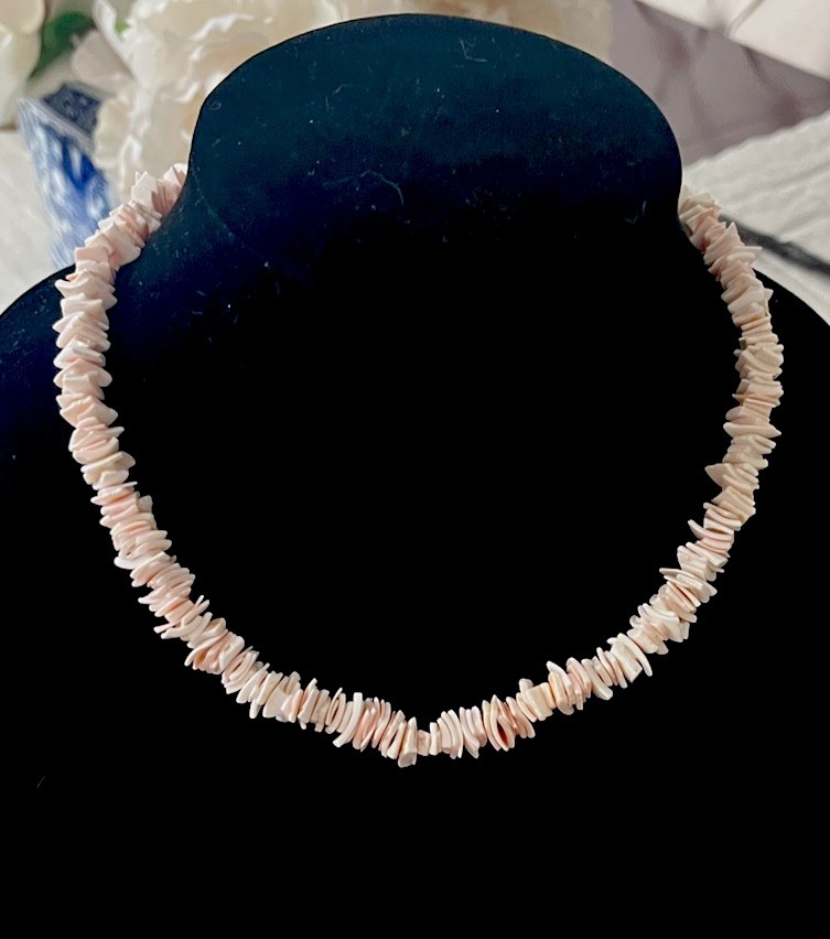 Vintage 1980’s Puka Shell Chip Beaded Blush Peach 18” Collar Necklace Boho Beach
