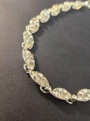 VTG Unbranded Necklace Linked Rhinestone Embedded Leaves 16″ SOLD AS IS
