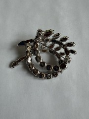 Vintage ORA Rhinestone Leaf-Swirl Brooch and Climber Earrings from late 1950s