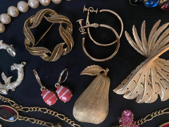 LOT ESTATE VINTAGE JEWELRY SOME SIGNED JOAN RIVERS 1928 NAPIER & MORE