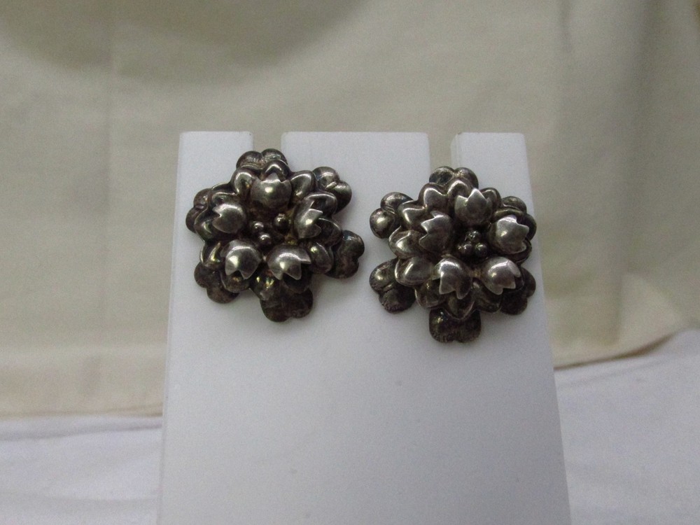 Vintage Sterling Silver Flower Shaped Screw Back Earrings .75″ #728