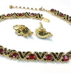 VTG Trifari Red Faceted Crystal & Jet Black Rhinestone Necklace & Earrings