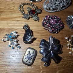 Vintage mixed Costume Jewelry brooch Lot + Etc Rhinestones Hair barrettes Charms