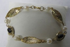 VINTAGE 1/20 14K GOLD FILLED 7 ” PEARL & BLACK ONYX FILIGREE STATION BRACELET