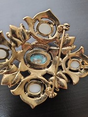 VTG 1968 Sarah Coventry Remembrance Signed Gold Tone Brooch Pin J10 EUC