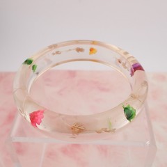 VTG 1960’s Clear Lucite Resin Dried Multicolor Flower 7 3/4″ Bangle Bracelet