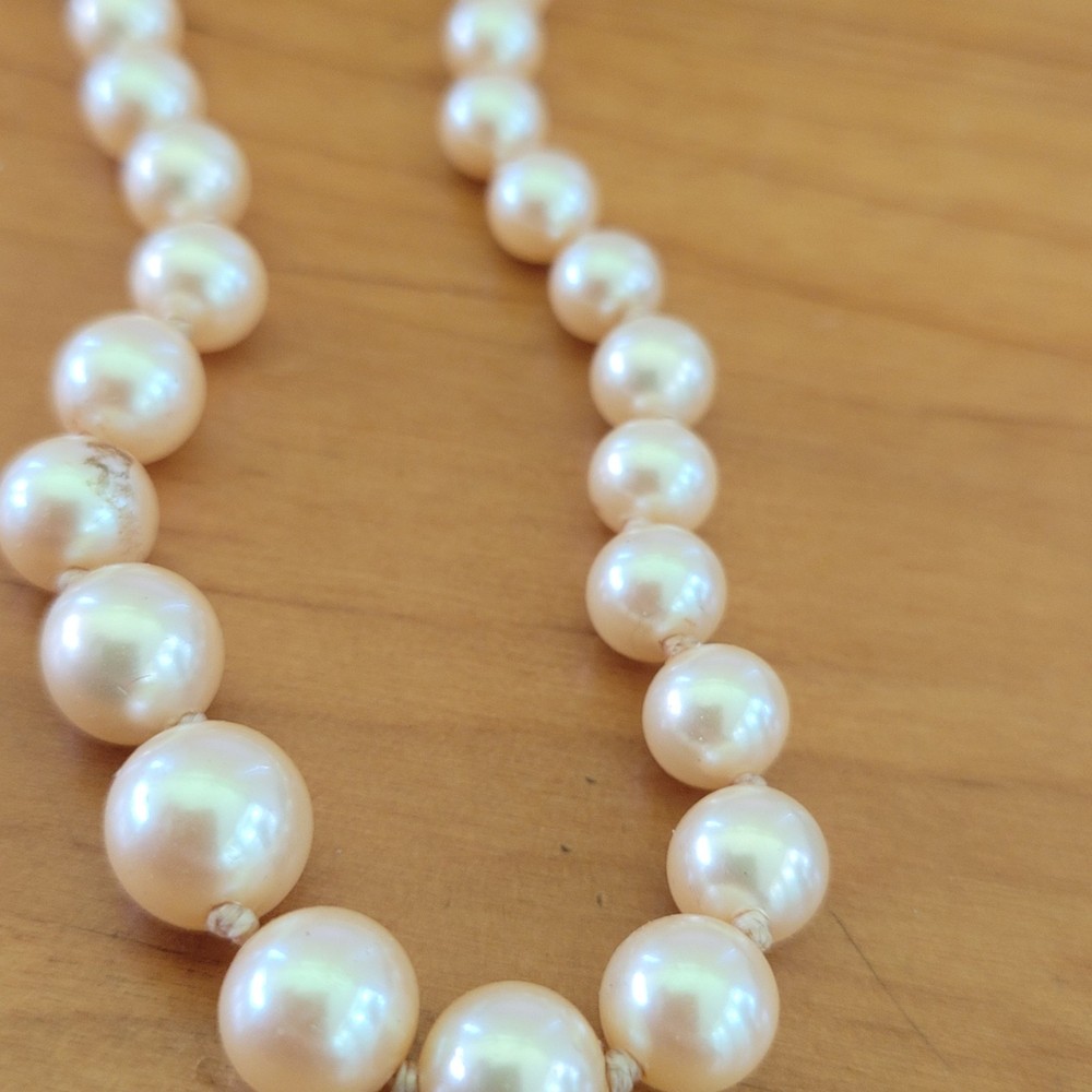 LES BERNARD INC Faux Pearl Graduated Necklace 22 Inch Signed Vintage