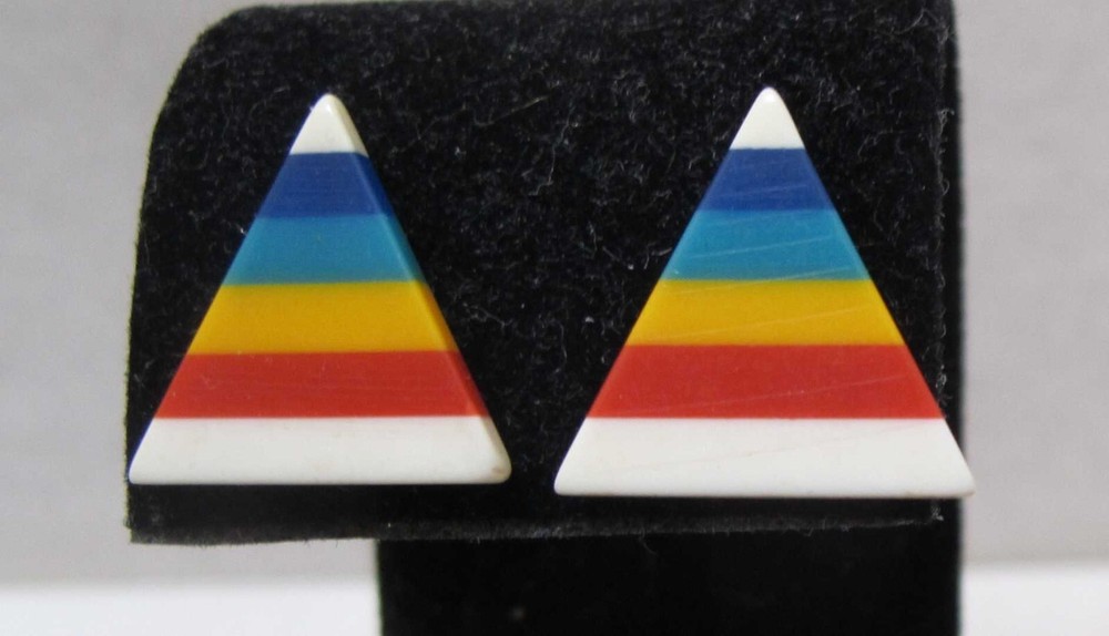 Vtg White Blue Green Yellow Red Striped Lucite TRIANGLE Stud Earrings 3/4″