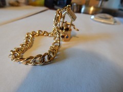 VTG 1980S CHARM BRACELET WISHING WELL GOLD TONE