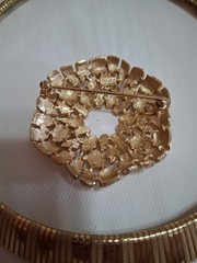 Vintage 16″ signed TRIFARI Necklace Choker Signed Brush & Satin Gold Tone