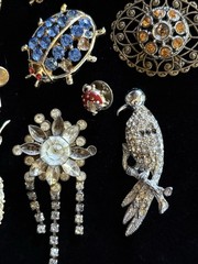 Vintage 9 Brooches/Pins Repair Upcycle Craft Lot Unsigned 1 Avon Mix Styles