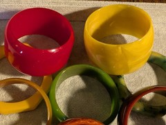 35 BIG Vintage Bakelite Thermoset Lucite Plastic Carved Bracelet Lot! Colorful!
