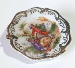 Vtg Limoges France Painted Porcelain Mini-Plate Brooch 1.75″ w/ Trombone Clasp
