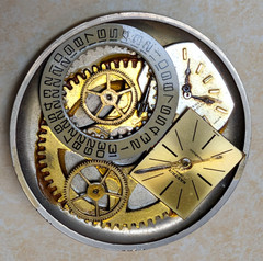 Maximal Art Brooch Pin Jewelry Steam Punk Art Round 2″ Watch Faces Gears Clever