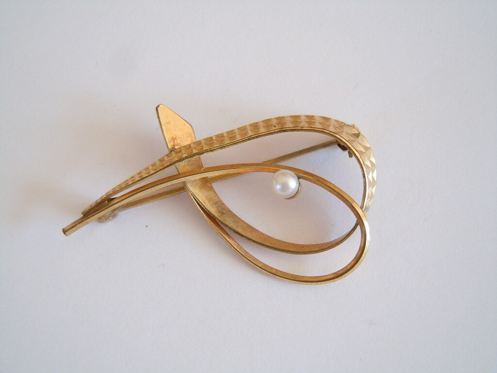 Vintage AM Double TEKA Brooch With Pearl 3.0 G/4.5 X 3.3 Cm/Pearl Ø 0.4 Cm