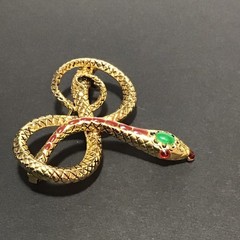 1985 Metropolitan Museum of Art MMA Gold Tone Snake Brooch Enamel Green Cabochon