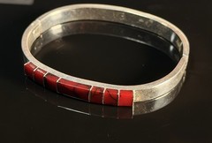 Vtg Red Jasper Inlay Sterling Silver Modernist BOHO Chic Hinged Bangle Bracelet