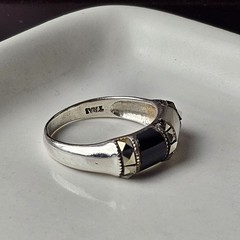 Vintage 925 Sterling Silver Onyx Mother of Pearl Marcasite Ring Size 6.5 – 3.1 g