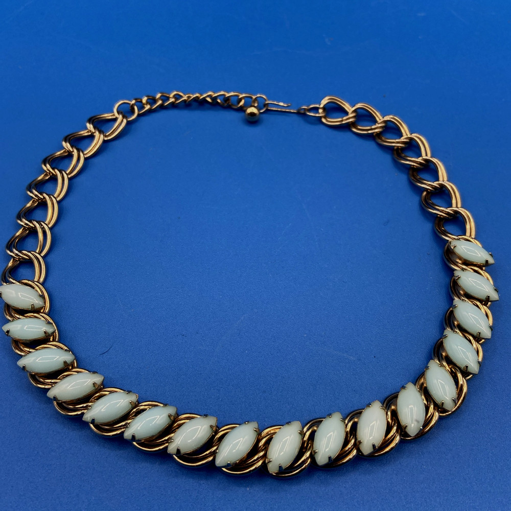 NECKLACE vintage 1960s light blue glass Marquise shape silvertone chain 17″