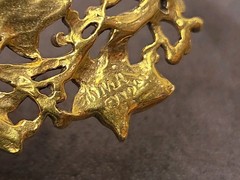 VINTAGE 1980s MMA GRAPE LEAVES SCARF CLIP
