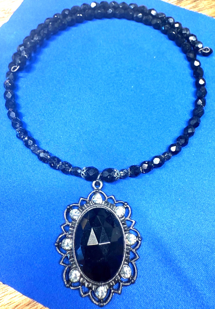 Vintage Jet Black Glass 15″ Wire Choker + Pendant – Fits all