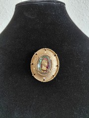 1968 Judy Lee Faceted Heliotrope Glass Reverse Cameo Broch Enhancer A .Borealis