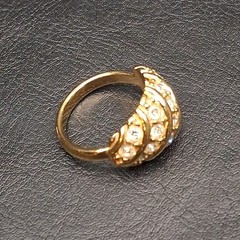 Vintage Jewelry AVON Clear Rhinestone Ring Gold Tone. 17.566