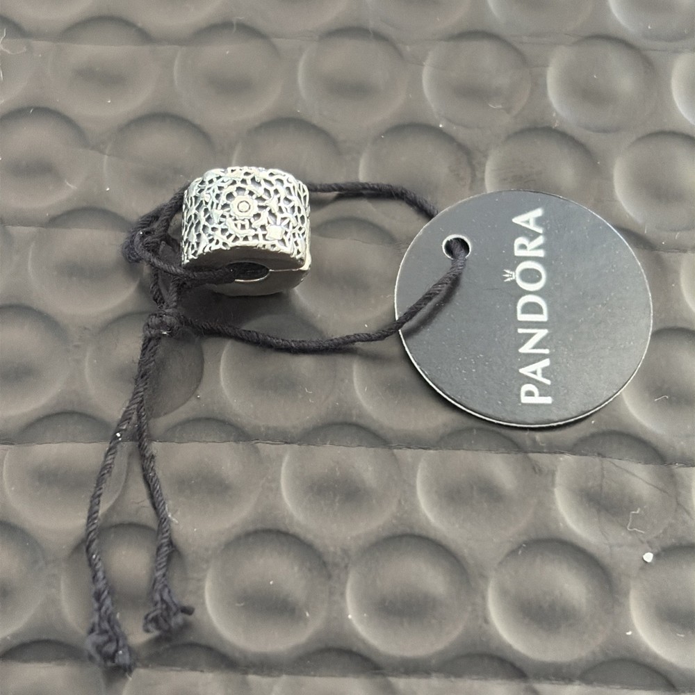 Pandora sterling silver Layers Of Lace Clio Charm #791758