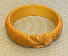 Vintage Butterscotch Amber Bakelite Bangle Carved Pierced Open Knot 7/8″ TESTED
