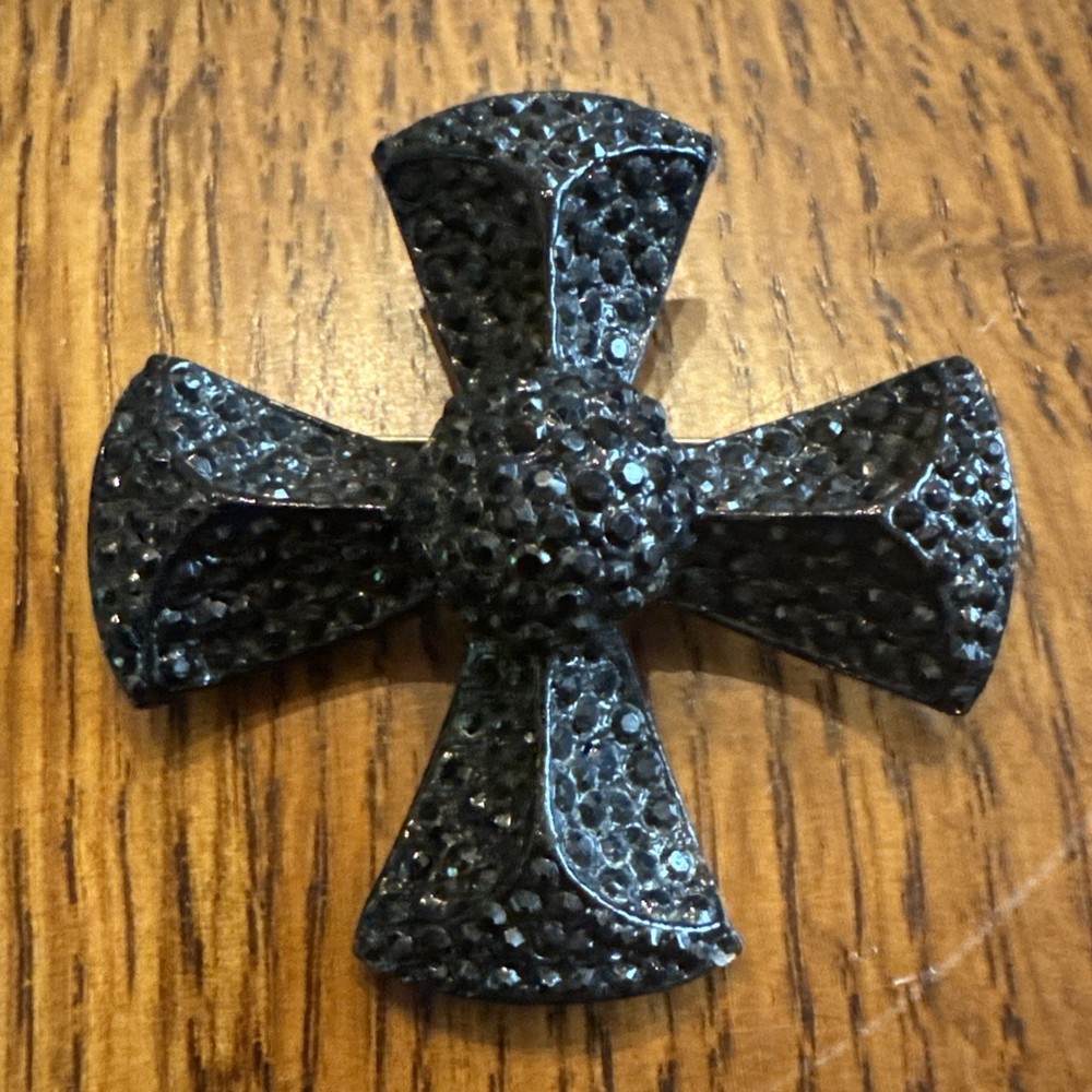 VINTAGE BLACK JET CROSS RHINESTONE PIN/BROOCH