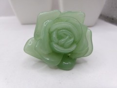 Vintage Plastic Lucite Molded Flower Ring~SIZE 8~GREEN~1970’s~80’s