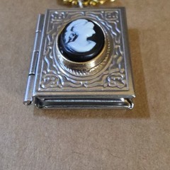 Cameo Book Locket Pendant Necklace Oval Black/White Stone Silver & Gold Tone