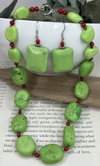 Vintage Green Necklace & Pierced Earrings Set Green Howlite Jewelry 💚