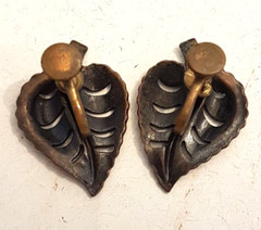 Vintage Copper Leaf Earrrings MCM Screw Back Leaves Cut Out Design no brand mark